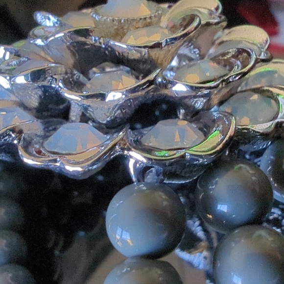 NWT - Lia Sophia Nordica Crystal Flower Bracelet with Gray Resin Beads - Picture 7 of 11